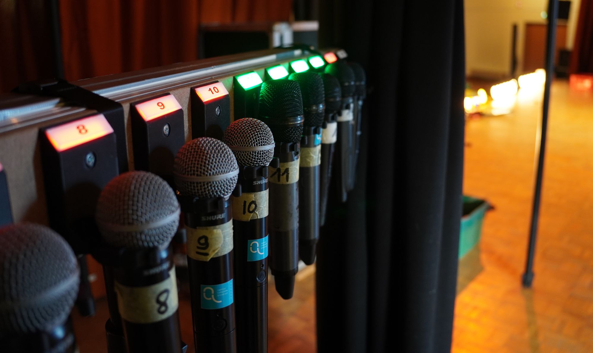 Microphone tally lights